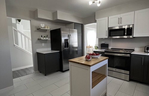 The Meadows Maison | Family home by Butterfield Park in festive Castle Rock for the holiday season!