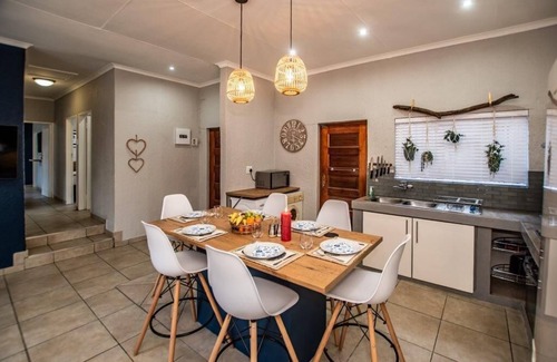 Nelspruit Maison | Family Home close to KrugerPark. Peacefull, safe and comfortable