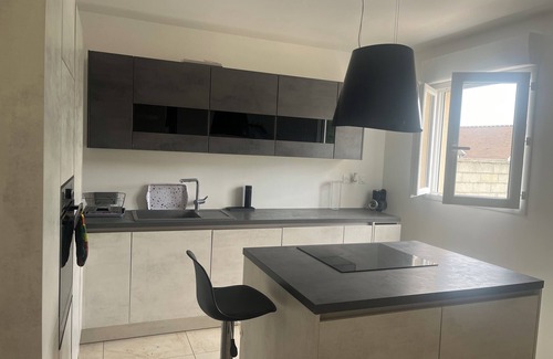 Villecresnes Maison | Family home in a quiet, respectful neighborhood.