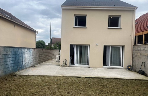Villecresnes Maison | Family home in a quiet, respectful neighborhood.