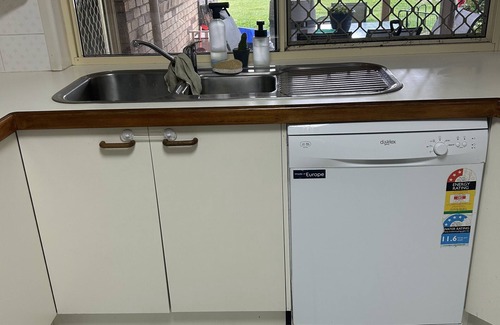 Burpengary Maison | Family home in the heart of Burpengary- Pet Friendly & Ducted Aircon!