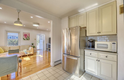 Glen Head Maison | Family Home near NY Beach, Private Workspace by Zen Living