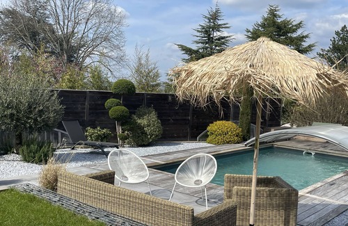 Plaisir Maison | Maison familiale proche Versailles avec piscine chauffée