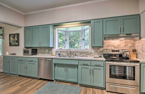Lexington Maison | Family Home w/ Fire Pit, 2 Mi to Lake Access