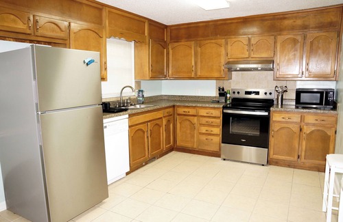 Madison Maison | Family home w King-Qu-2Twins - 3 bedrms, convenience, clean comfort & amenities.