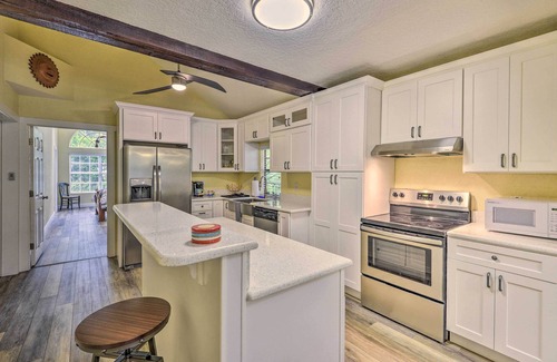 DeLand Maison | Family Home: Walk to Downtown & Stetson Univ!
