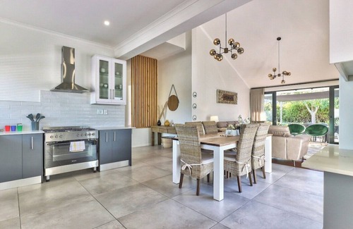 Milnerton Maison | Family Home WiFi Pool Secure Parking