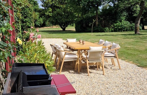 Le Tremblay Maison | Family home with swimming pool and Jacuzzi in the heart of nature.