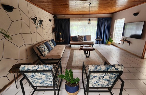 Nelspruit Maison | Family Home With Indoor Water Feature