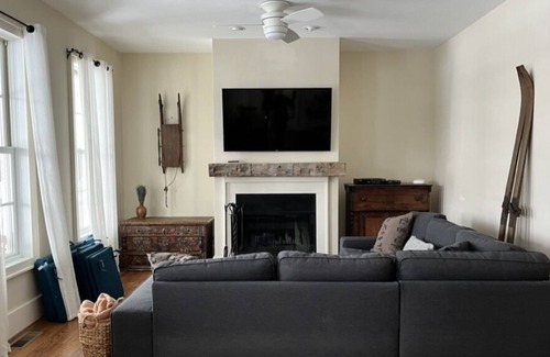 Pine Plains Maison | Family Home with pond, beautiful views and stunning sunsets