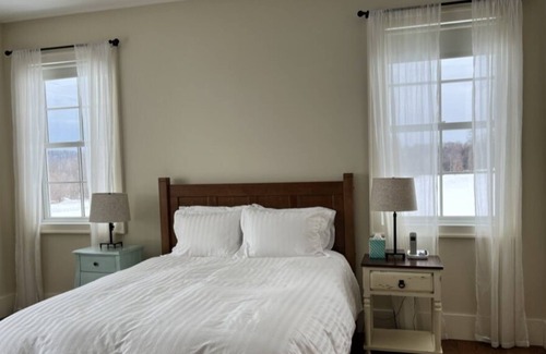Pine Plains Maison | Family Home with pond, beautiful views and stunning sunsets