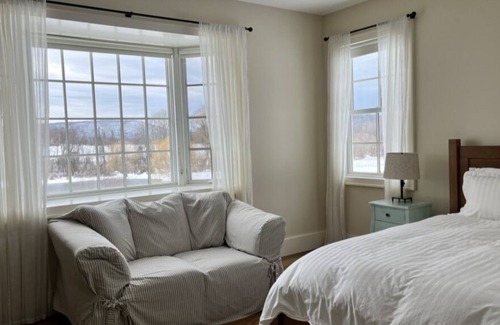 Pine Plains Maison | Family Home with pond, beautiful views and stunning sunsets