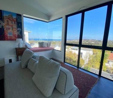 North Curl Curl Maison | Family home with pool and views