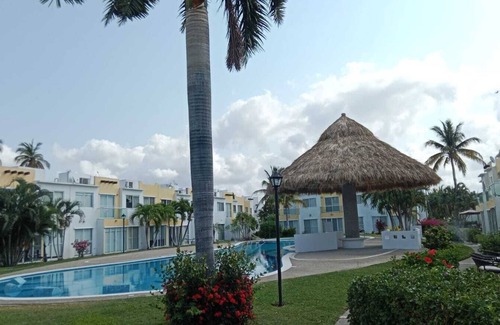 Diamante Maison | Family house, close to the beach, stores and the airport.