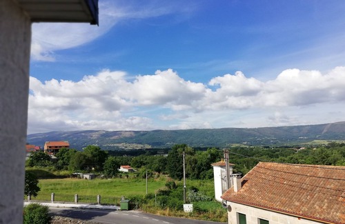 Maceda Copropriété | Maison familiale et jacuzi Parking, vues spectaculaires sur la Sierra