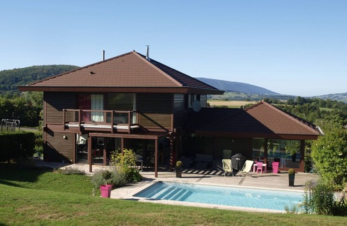 Cuvat Maison | Maison familiale 8 personnes avec piscine.