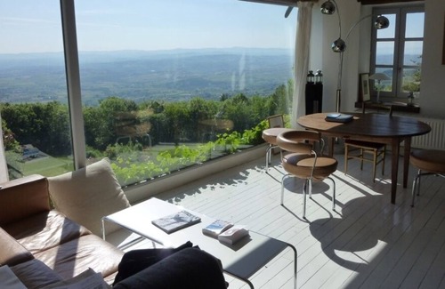 Cherier Cottage | Maison pour couples et famille sur 7ha de domaine privé. Montagne et vignobles.