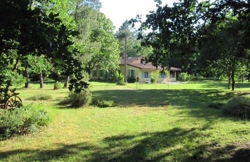 Sabres Maison | Maison de famille en pleine forêt
