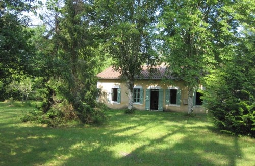 Sabres Maison | Maison de famille en pleine forêt