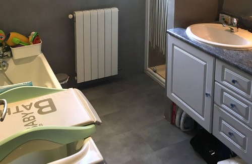 Benejacq Villa | Maison familiale vue sur les Pyrénées avec piscine