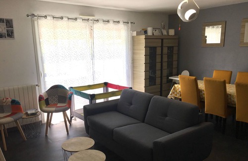 Benejacq Villa | Maison familiale vue sur les Pyrénées avec piscine