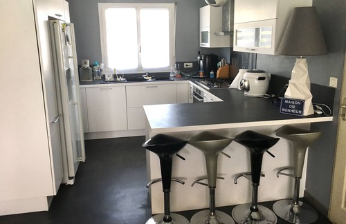 Benejacq Villa | Maison familiale vue sur les Pyrénées avec piscine