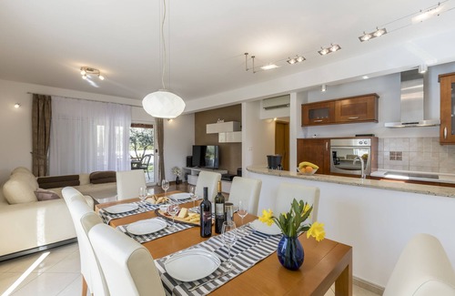 Srinjine Maison | Family house -Villa with heated pool and big garden