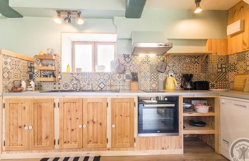 Savigny-le-Vieux Cottage | Maison familiale avec Internet et animaux acceptés en Normandie