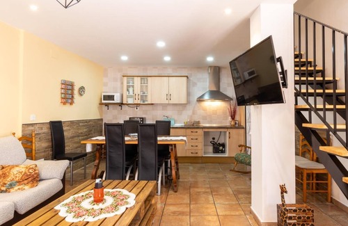 Durcal Villa | Maison familiale avec 4 chambres, piscine privée et espace barbecue.