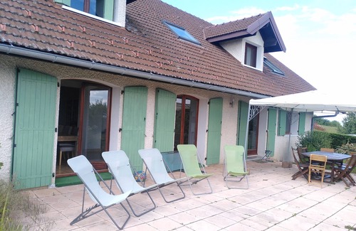 Pringy Maison | Maison de famille, vue lac et montagnes, grand jardin calme