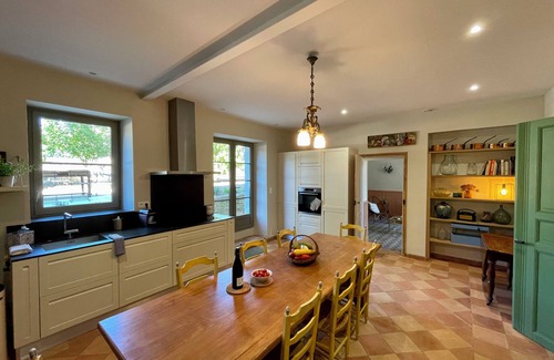 Cesseras Maison | Family mansion with large swimming pool and air-conditionned bedrooms