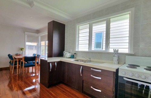 Hillsborough Maison | Family Gem in Hillsborough with Free Parking