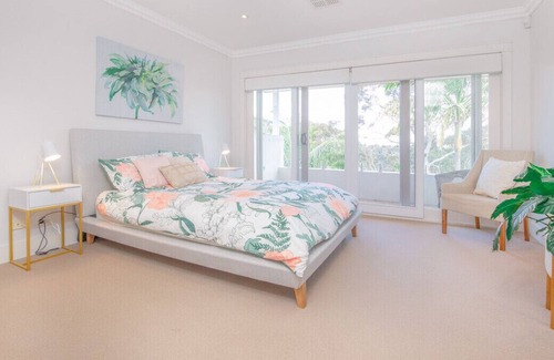 Seaforth Maison | Family Oasis 10 minutes to Manly Heated pool, gym, outdoor shower