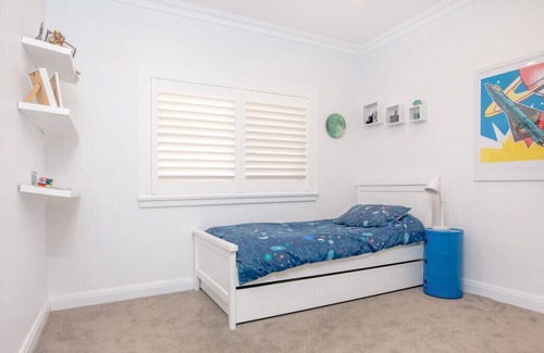 Seaforth Maison | Family Oasis 10 minutes to Manly Heated pool, gym, outdoor shower