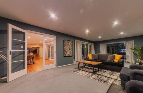 Avonhead Maison | Family Oasis - Deck Garden & Space