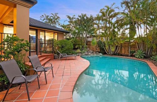 Parkinson Maison | Family Oasis with Pool Living Rooms and Peaceful Vibes