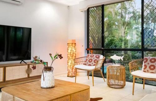 Parkinson Maison | Family Oasis with Pool Living Rooms and Peaceful Vibes
