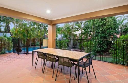 Parkinson Maison | Family Oasis with Pool Living Rooms and Peaceful Vibes