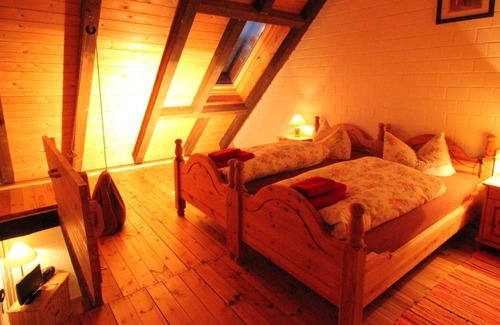 Burg Appartement | Family offer, double room with gallery, shower/toilet, FR - the cyclist barn