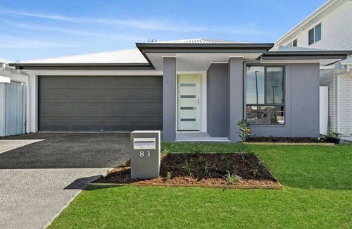 Palmview Maison | Family-Perfect Home: Relax, Swim, Explore, Repeat!