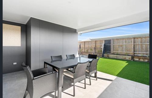 Palmview Maison | Family-Perfect Home Relax, Swim, Explore, Repeat!