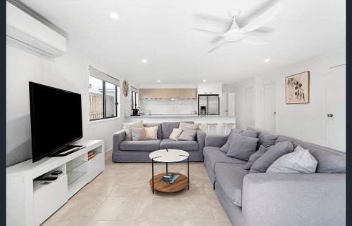 Palmview Maison | Family-Perfect Home Relax, Swim, Explore, Repeat!