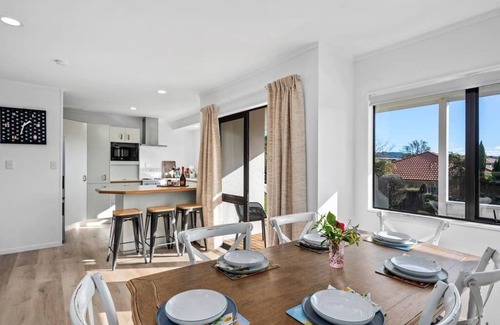 Springfield Maison | Beautiful Family Home - Teemo's Retreat