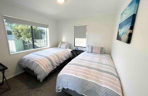 Springfield Maison | Family Perfect, winter getaway, secure yard, parking, mountain bikes, arcade