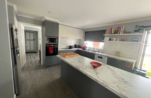 Ocean Grove Maison | Family & pet friendly home - heated pool, gym, sauna 2km to the beach