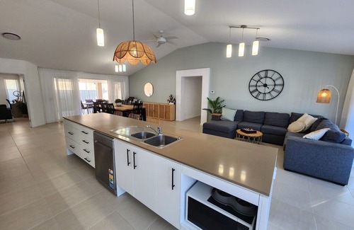 Worrigee Maison | Family & Pet-Friendly, Large Home Surrounded by Ocean, Wine & Country