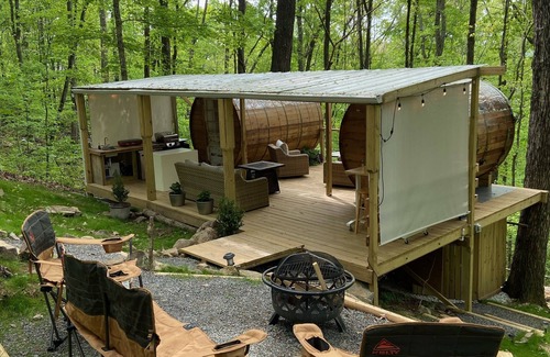 Wildwood Cabine | Family & Pet Friendly Treehouse Glam-Camp with Amazing Views!