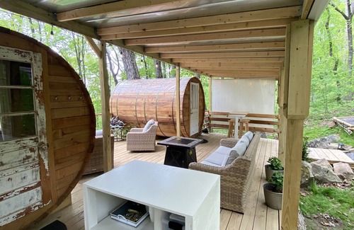 Wildwood Cabine | Family & Pet Friendly Treehouse Glam-Camp with Amazing Views!