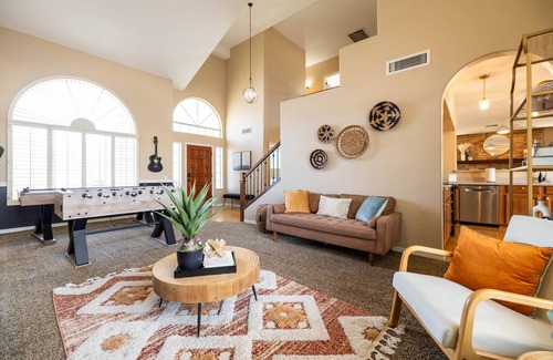 Val Vista Lakes Maison | Family Poolside Fun, Golf & Games!