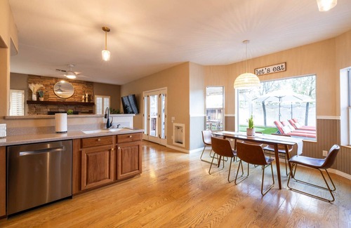 Val Vista Lakes Maison | Family Poolside Fun, Golf & Games!